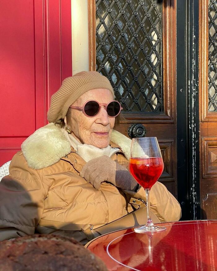 93 Cool And Stylish Grandparents Whose Outfits Could Put Younger Generations To Shame