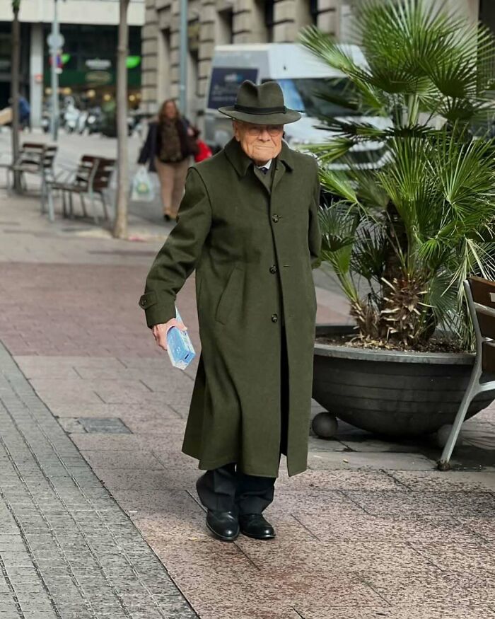 93 Cool And Stylish Grandparents Whose Outfits Could Put Younger Generations To Shame