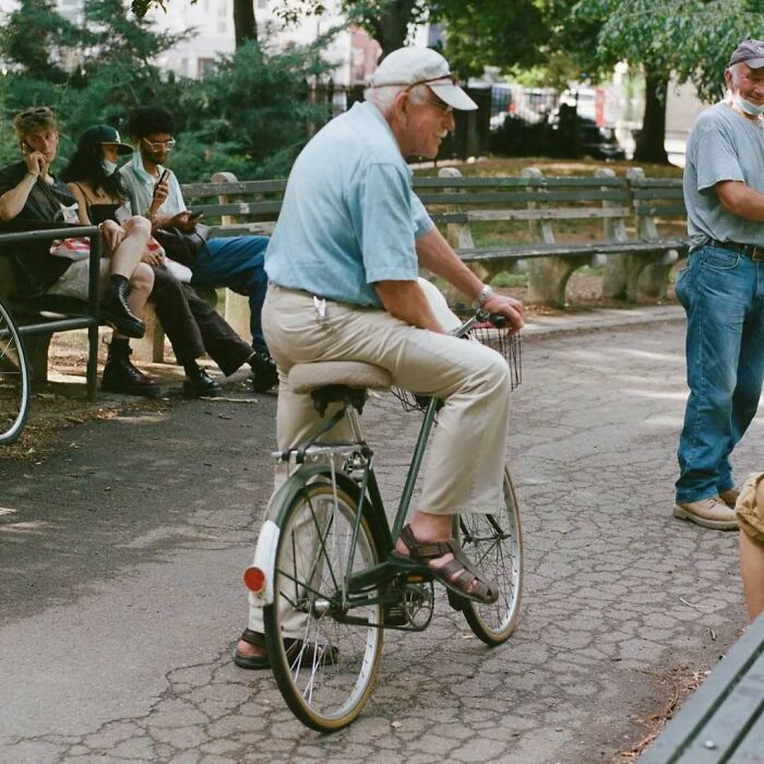 93 Cool And Stylish Grandparents Whose Outfits Could Put Younger Generations To Shame