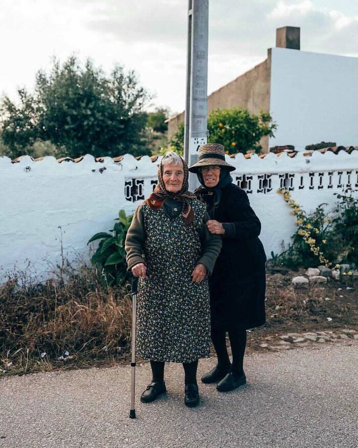 93 Cool And Stylish Grandparents Whose Outfits Could Put Younger Generations To Shame