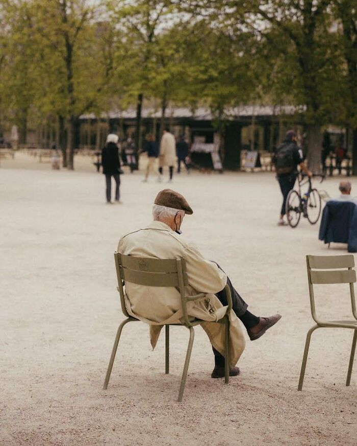 93 Cool And Stylish Grandparents Whose Outfits Could Put Younger Generations To Shame