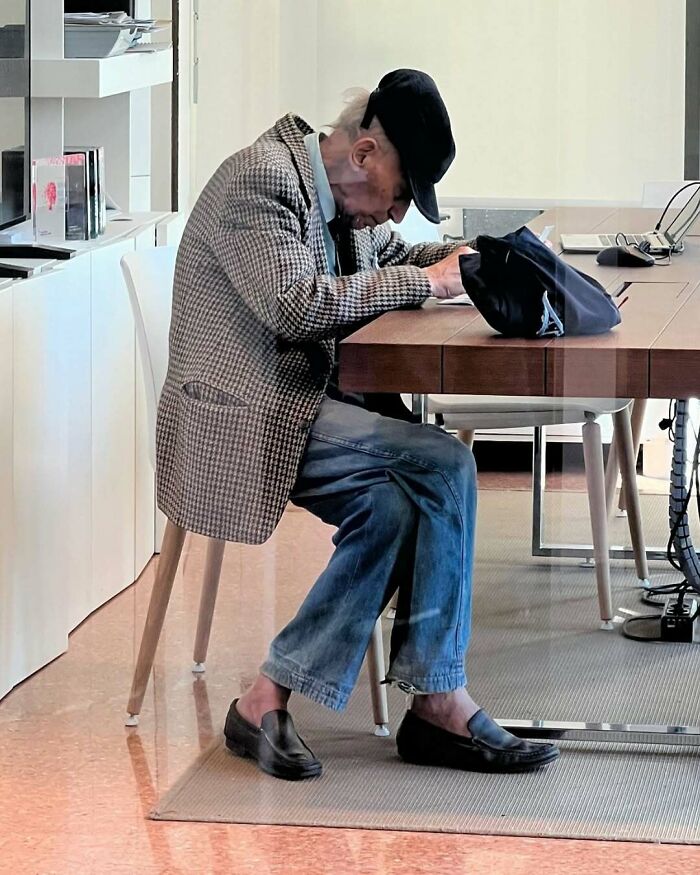 93 Cool And Stylish Grandparents Whose Outfits Could Put Younger Generations To Shame