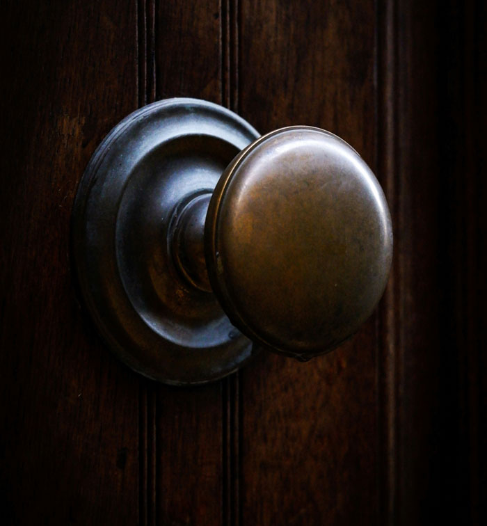 63 People Shared Creepy Things That Happened While They Were Home Alone