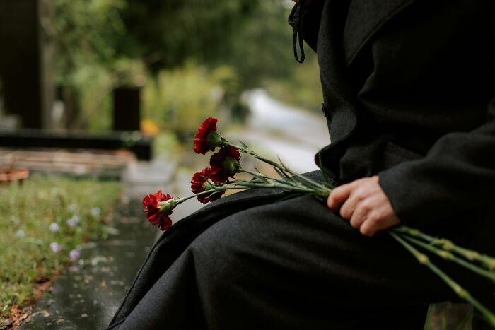 31 Raw Stories Of People Who Lost Their Entire Life Savings In Just One Go