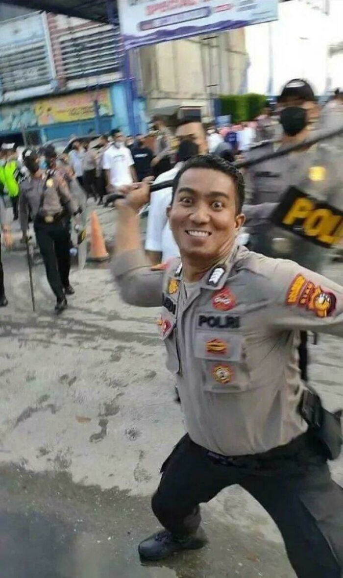 54 Pics That Came Out So Weird, They Became Holy And Cursed All At Once (New Pics)