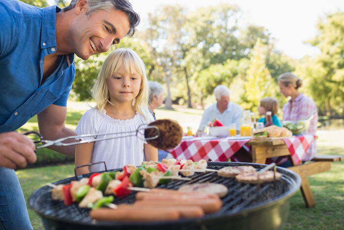 SIL Thinks Her “Therapy Dog” Is Welcome Anywhere, Gets Reality Check After It’s Banned From Fam BBQ
