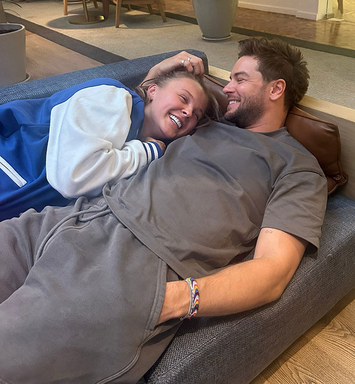 &#8220;Her Personalities Are Giving Me Whiplash&#8221;: JoJo Siwa Leaves Her Bulge-Wearing Days In The Past