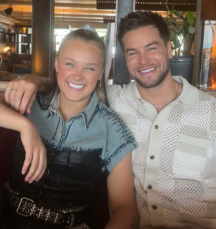 &#8220;Her Personalities Are Giving Me Whiplash&#8221;: JoJo Siwa Leaves Her Bulge-Wearing Days In The Past