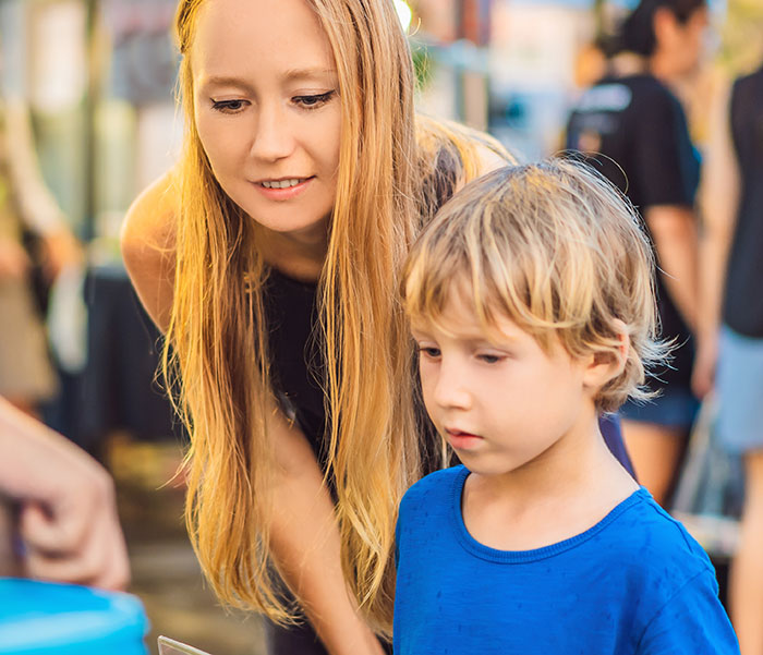 Mom Threatens To Sue Food Stall After They Give Her Child A Sample That Contains Nuts