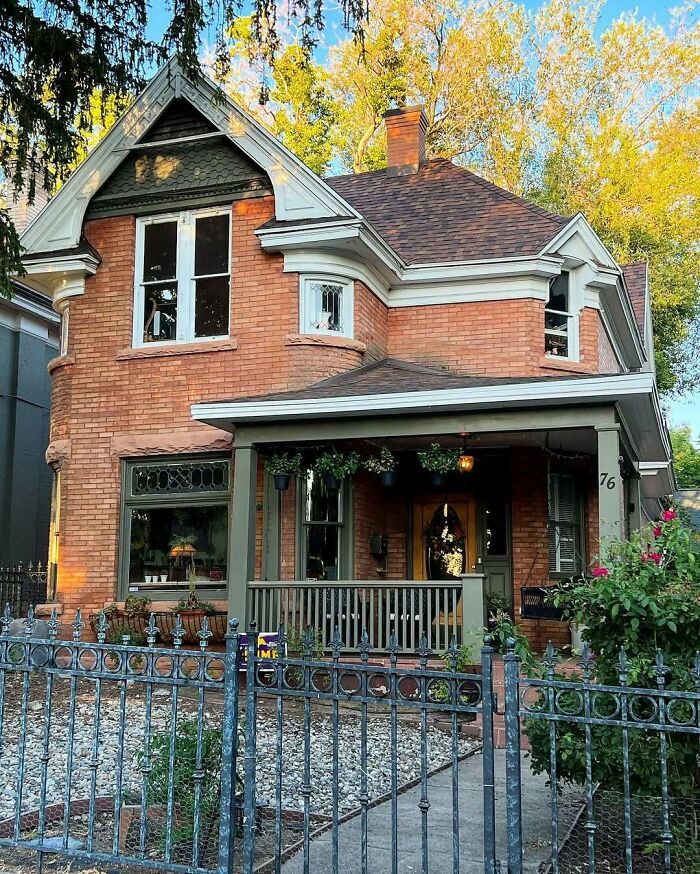 115 Adorable And Lovely Old Homes You Might Want To Move Into ASAP
