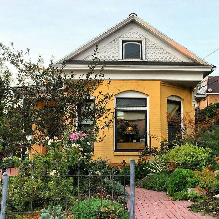 115 Adorable And Lovely Old Homes You Might Want To Move Into ASAP