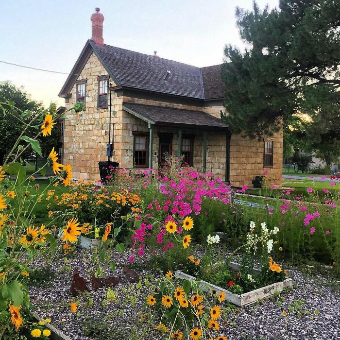 115 Adorable And Lovely Old Homes You Might Want To Move Into ASAP