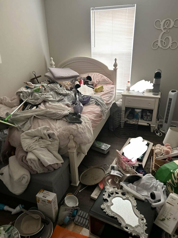 74 Enraging Photos That Show What Awful Roommates People Have To Deal With