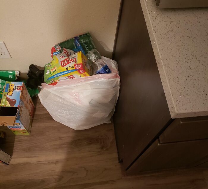 74 Enraging Photos That Show What Awful Roommates People Have To Deal With