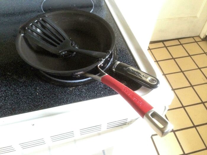 74 Enraging Photos That Show What Awful Roommates People Have To Deal With