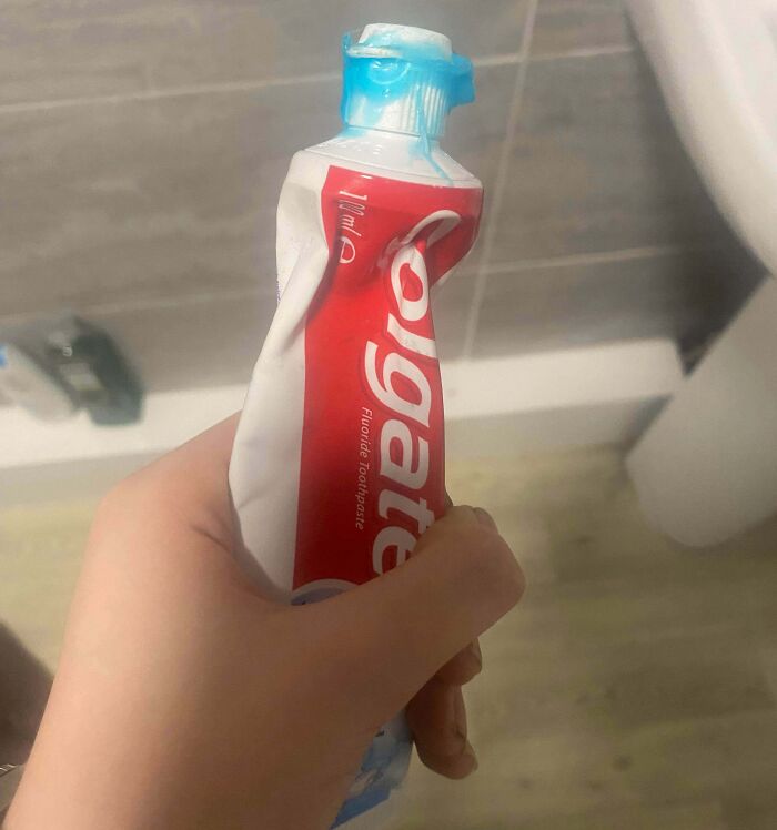 74 Enraging Photos That Show What Awful Roommates People Have To Deal With