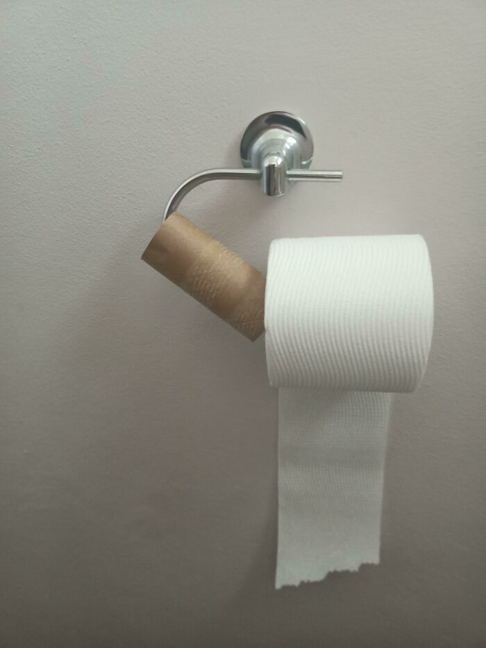 74 Enraging Photos That Show What Awful Roommates People Have To Deal With