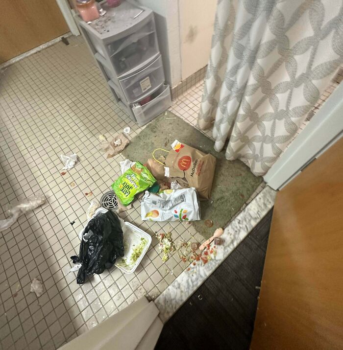 74 Enraging Photos That Show What Awful Roommates People Have To Deal With