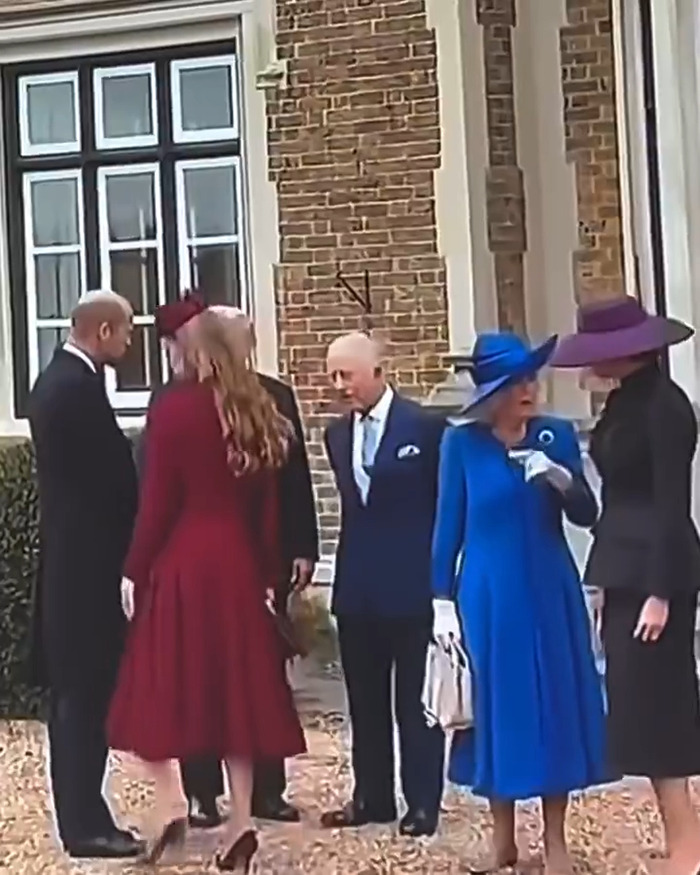 After Camilla&#8217;s Controversial Gesture To Kate, Princess Charlotte&#8217;s Curtsy Mistake Resurfaces