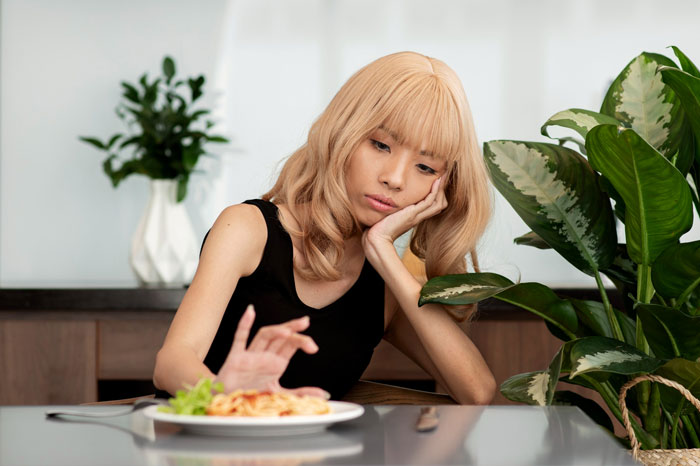 Woman Is Convinced Her Parents Are Trying To Poison Her, Wonders Whether She&#8217;s Going Insane
