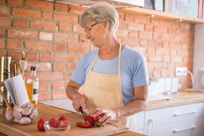 Woman Is Convinced Her Parents Are Trying To Poison Her, Wonders Whether She&#8217;s Going Insane