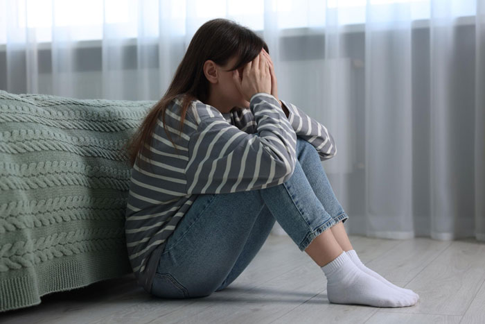 Woman Is Convinced Her Parents Are Trying To Poison Her, Wonders Whether She&#8217;s Going Insane