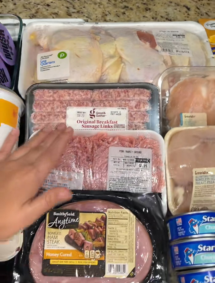 “USA Has The Richest Poor People”: Woman Documents Her Trip To Food Bank, Sparks Outrage