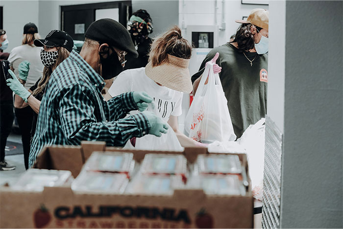 “USA Has The Richest Poor People”: Woman Documents Her Trip To Food Bank, Sparks Outrage