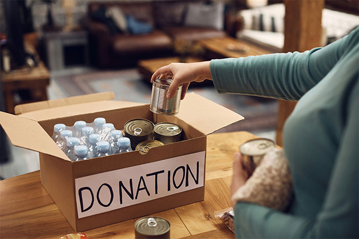 “USA Has The Richest Poor People”: Woman Documents Her Trip To Food Bank, Sparks Outrage