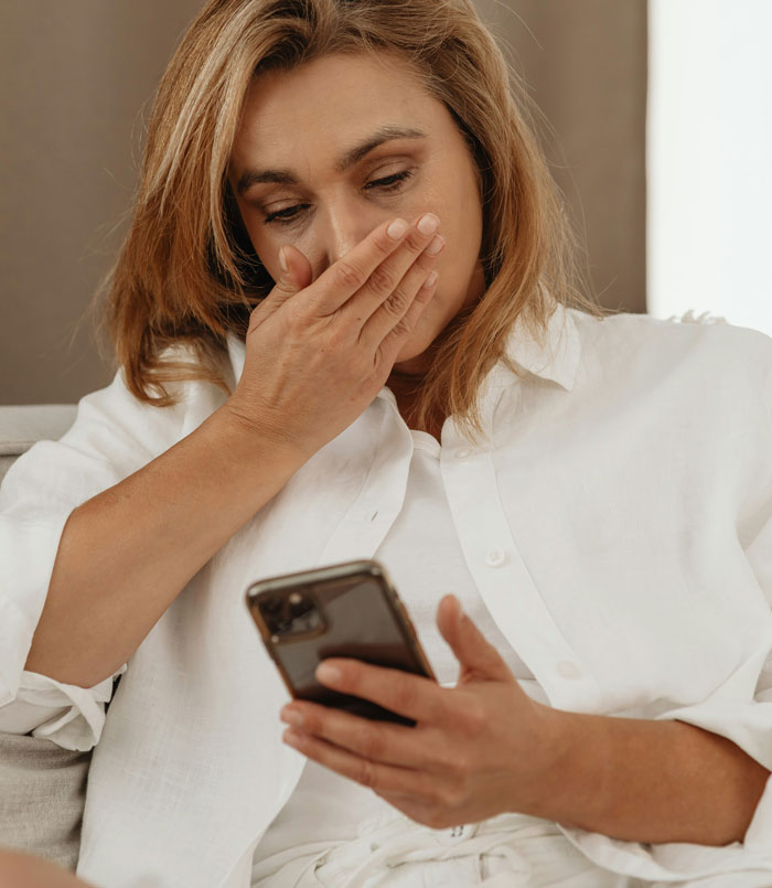 “Never Gotten The Ick So Fast”: 97 Times A Glance At A Phone Changed Everything