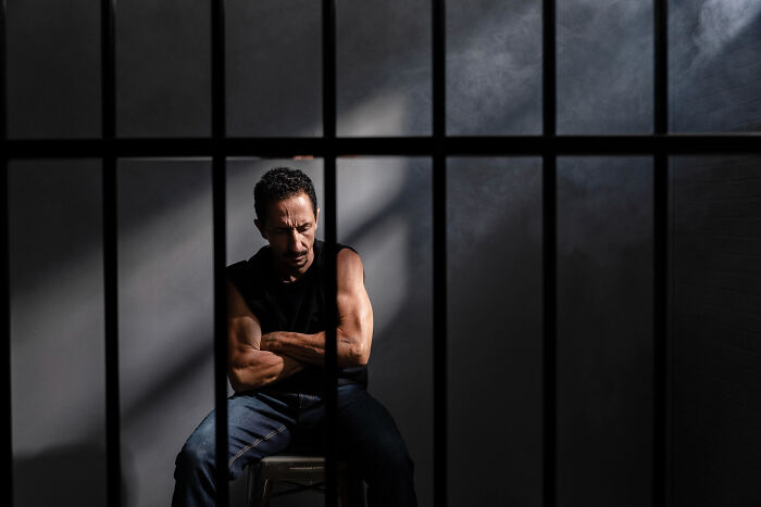 25 Hilarious Stories Of Innocent People Incriminating Themselves For No Reason At All