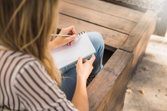 25 Hilarious Stories Of Innocent People Incriminating Themselves For No Reason At All