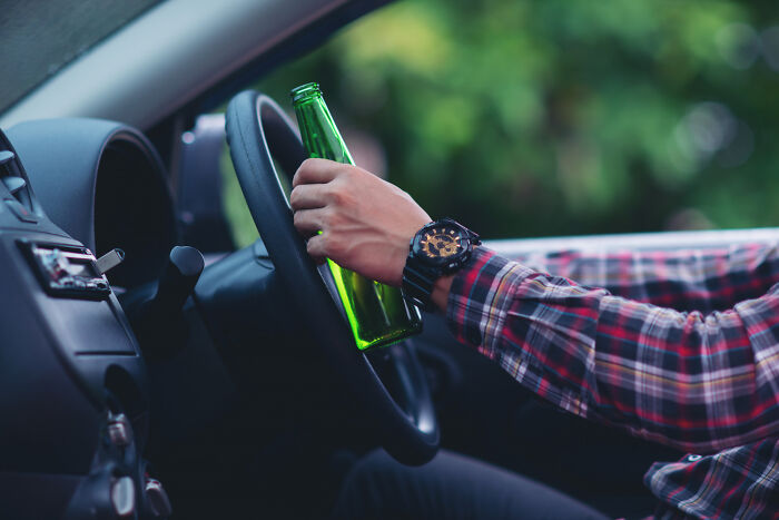 25 Hilarious Stories Of Innocent People Incriminating Themselves For No Reason At All