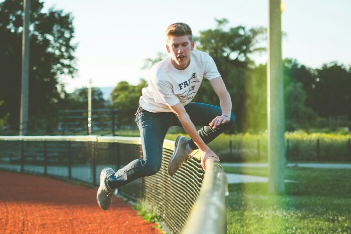 25 Hilarious Stories Of Innocent People Incriminating Themselves For No Reason At All