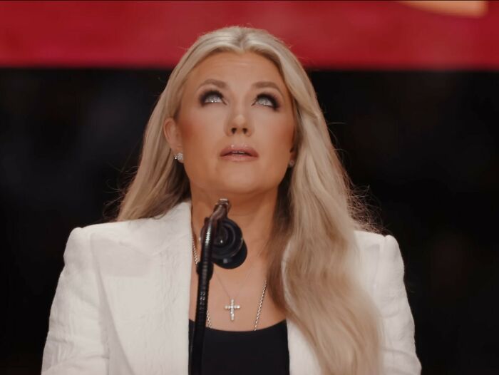 &#8220;Definitely Suspicious”: Erika Kirk&#8217;s Hand Gesture At Memorial Service Raises Eyebrows