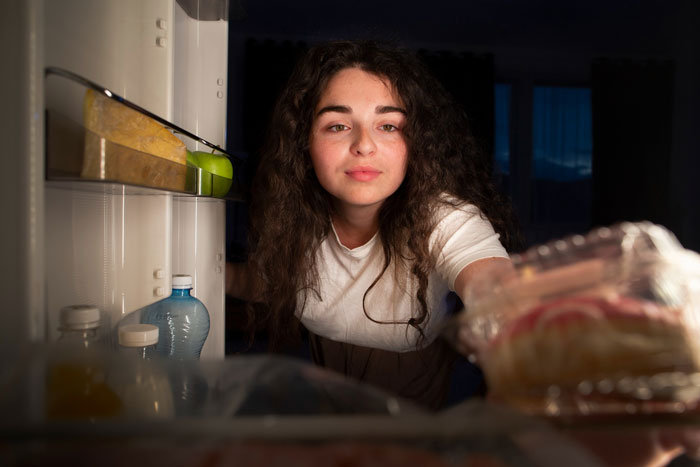 Roommate Eats Man’s Food Without Asking, Calls Him A Monster After Allergy Sends Her To ER
