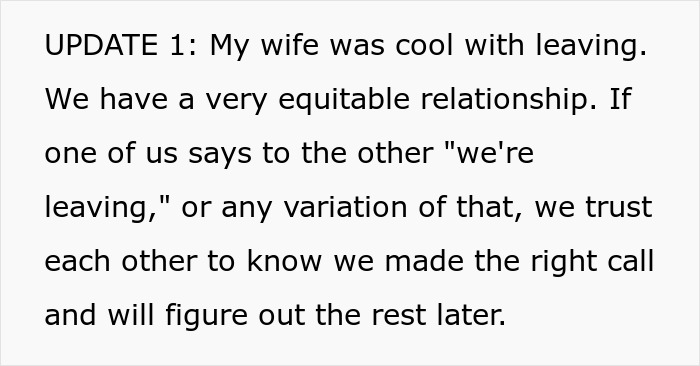 Weird Waitress Annoys Customer By Repeating “It’s Very Hydrating” When He Asks For Tap Water