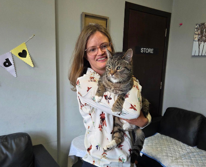 “It Can’t Be Him!”: Owners Astonished When Cat Turns Up Alive And Well After Being Gone For 9 Years