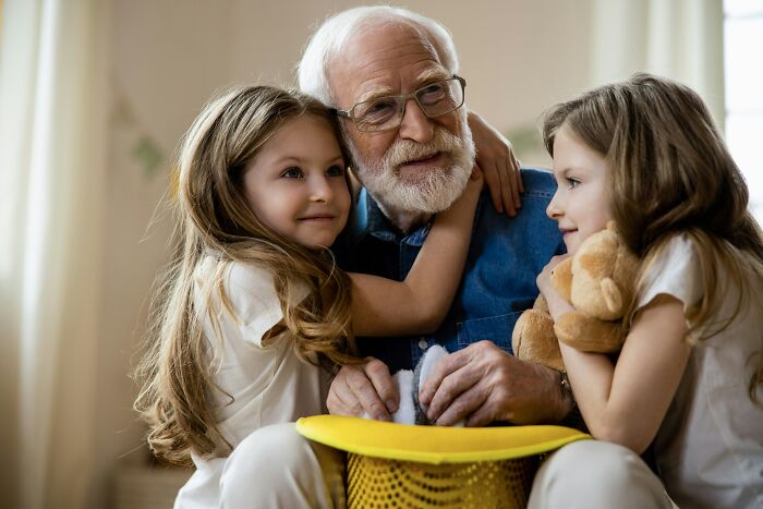 33 People Reveal The Most Shocking Family Secrets They Uncovered And The Internet Is Lost For Words
