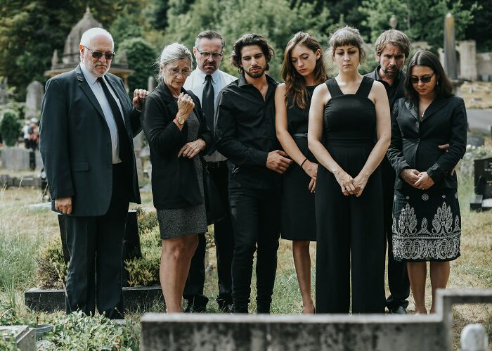 33 People Reveal The Most Shocking Family Secrets They Uncovered And The Internet Is Lost For Words