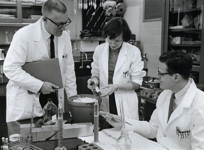 29 Old-School Medical Pics That Offer A Fascinating Glimpse Into The Past