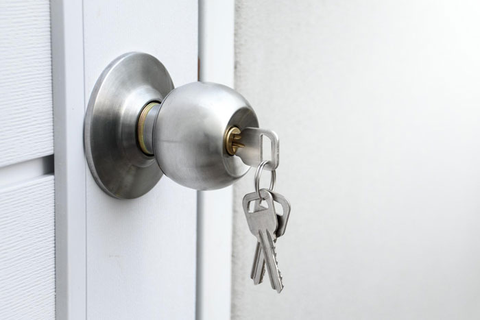 Man Stuck Between Wife And Mom After Wife Locks Her Bedroom Door To Keep Nosy MIL Away