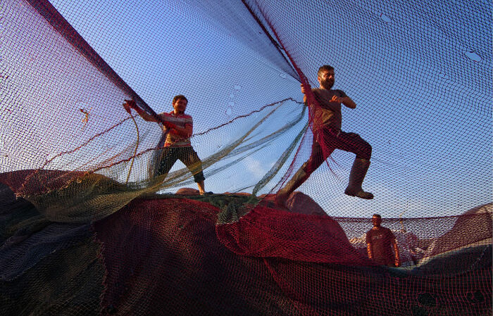 64 Beautifully Candid Photos Showing Life On The Streets Of Istanbul