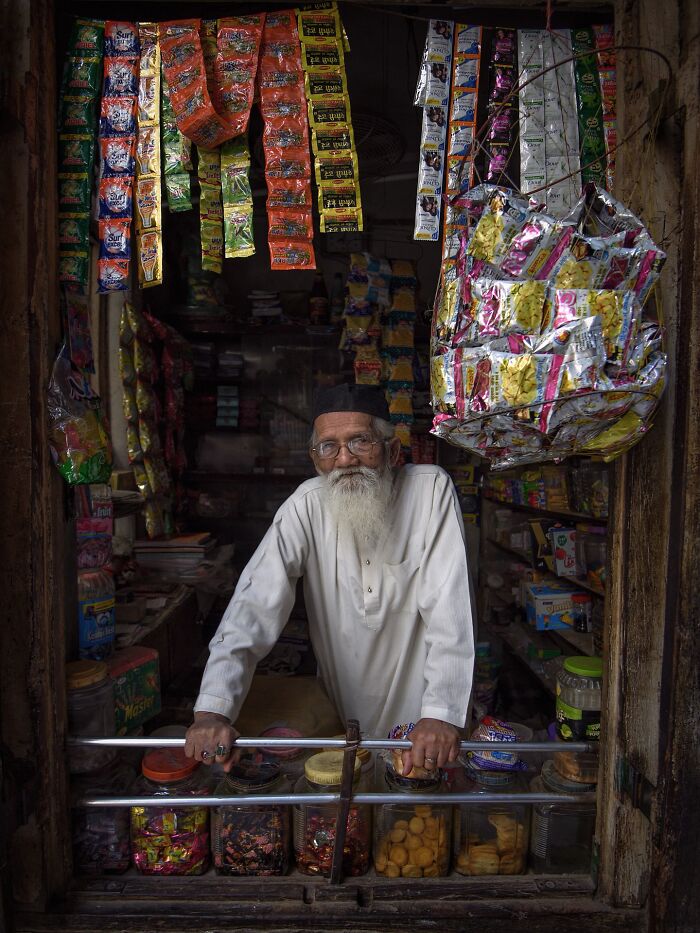 64 Beautifully Candid Photos Showing Life On The Streets Of Istanbul