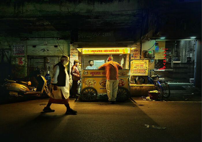 64 Beautifully Candid Photos Showing Life On The Streets Of Istanbul