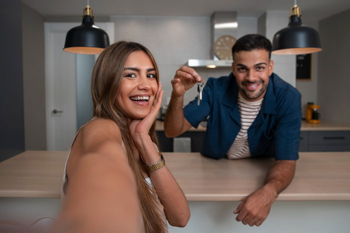 Couple Tries To Kick Out Sis Who Owns Half The House And Almost 70% Of The Things, She&#8217;s Aghast