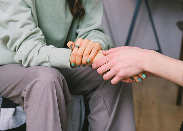 Two Women Find Out They’re Dating The Same Guy, This Person Realizes It’s Their Friend’s Husband