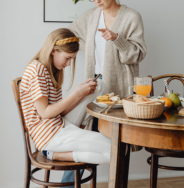Mom Is Tormented By Her 14-Year-Old Daughter Every Day For 3 Years, Can’t Do 4 More