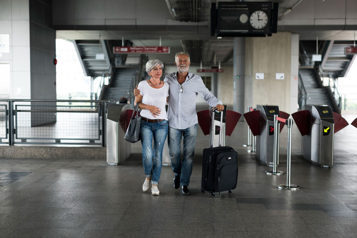Parents Leave 19YO And 16YO Responsible For 8 Siblings While They Are Abroad, 19YO Says No Way
