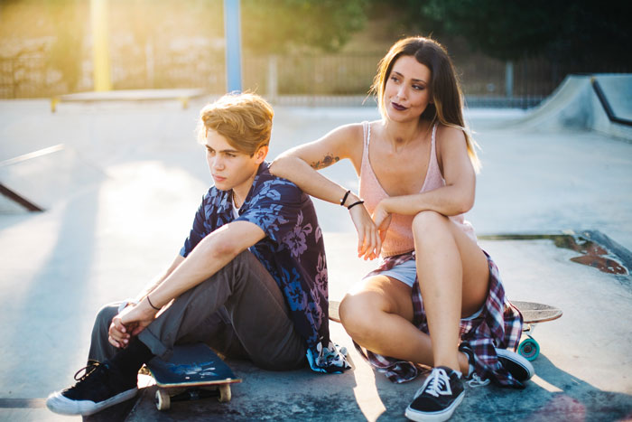Parents Leave 19YO And 16YO Responsible For 8 Siblings While They Are Abroad, 19YO Says No Way